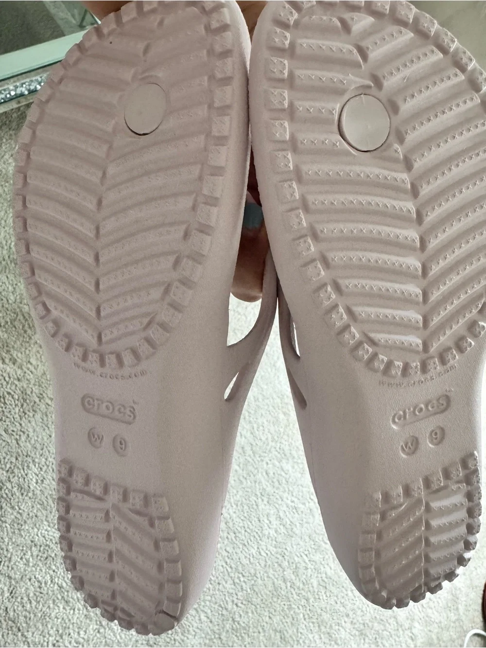 New with tag CROCS Women’s Light Pink Classic Flip Flops - Picture 4 of 4